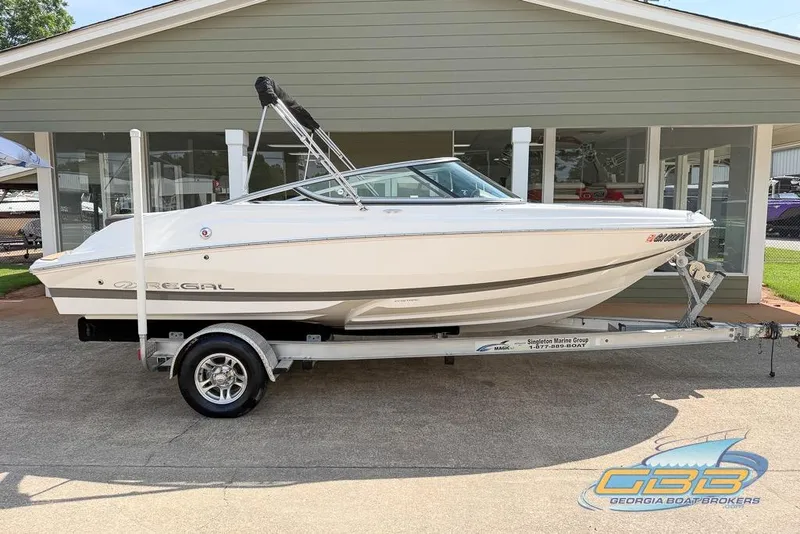 The Image of Regal 2000 ES Bowrider 2015 - undefined