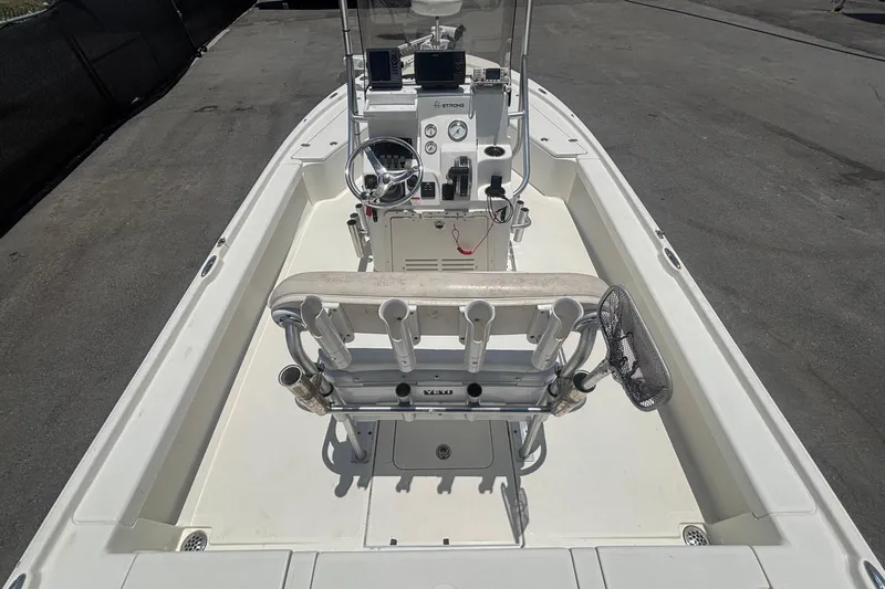 Slide: The Image of Interior view of a 2014 Mako 21 LTS boat on asphalt. - 14