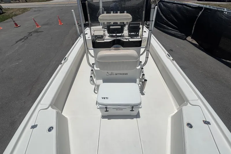 Slide: The Image of 2014 Mako 21 LTS boat with Yeti cooler and Garmin electronics on deck. - 37