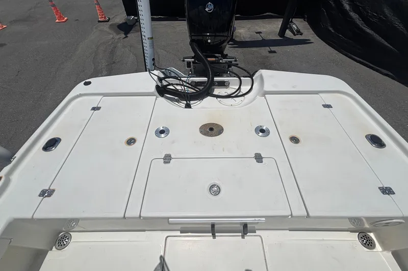 Slide: The Image of 2014 Mako 21 LTS boat deck with motor and storage compartments. - 43