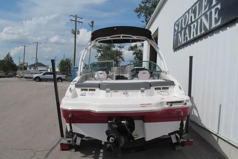 Slide: The Image of 2019 Chaparral 21 H2O Sport boat at Stokley Marine dealership. - 4
