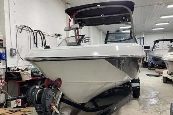 The Image of 2017 Malibu Wakesetter 23 LSV boat in indoor storage facility. - 0