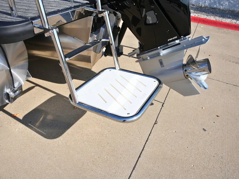 Slide: The Image of The 2027 Harris Grand Mariner 250 features a swim platform with a ladder and outboard motor. - 3