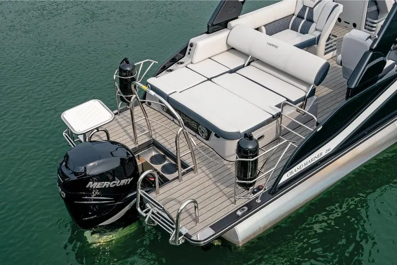 Slide: The Image of 2022-Harris-Grand-Mariner-250-MarineMax - 17