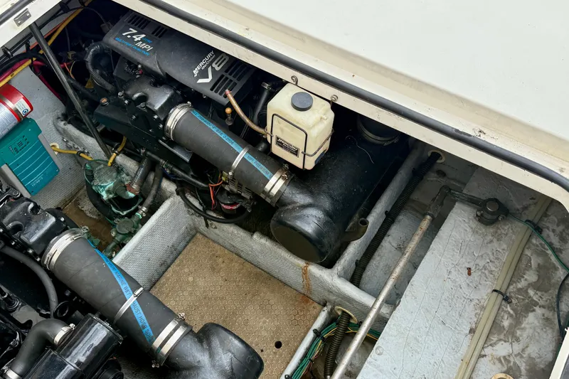 Slide: The Image of Engine compartment of a 2000 Silverton 351 Sedan with Mercury V8 engine. - 25