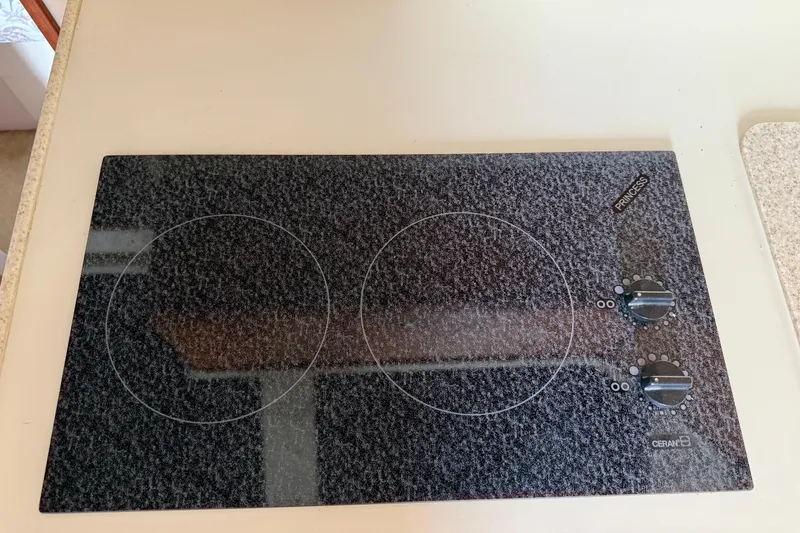 Slide: The Image of Ceramic cooktop with dual burners on a Silverton 351 Sedan, 2000 model. - 36