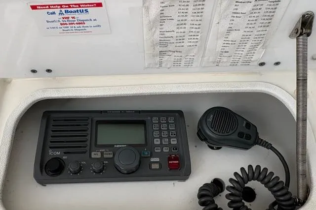 Slide: The Image of Marine radio equipment on a 2000 Silverton 42 Convertible boat. - 38