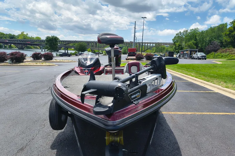Slide: The Image of 2022 Ranger Z518 boat parked outdoors with scenic bridge and greenery in background. - 4