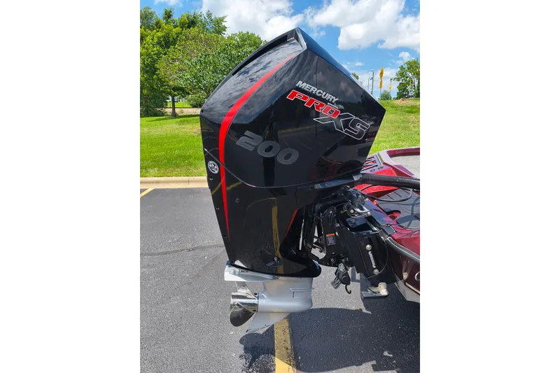 Slide: The Image of 2022 Ranger Z518 boat with Mercury Pro XS 200 outboard motor in a parking lot. - 5