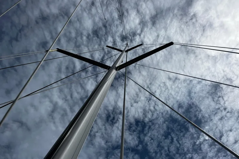 Slide: The Image of Mast of 2004 Hanse 411 sailboat against a cloudy sky. - 22