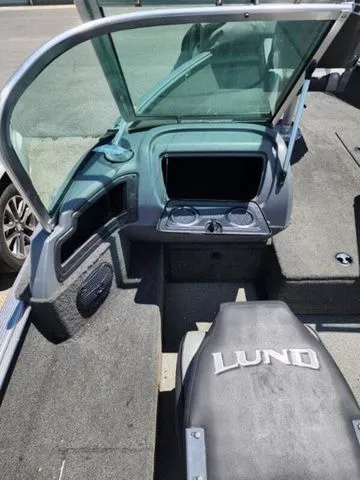 Slide: The Image of Interior of a 2014 Lund Impact 1875 boat with gray upholstery. - 4