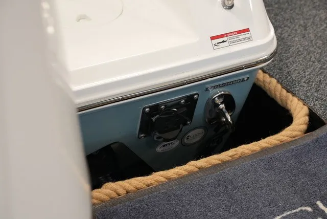 Slide: The Image of Sea Hunt Ultra 265SE 2027 - 4