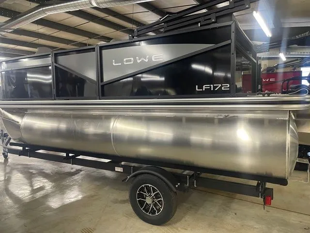 The Image of Lowe LF Front Fishing Station LF172 2026 - undefined