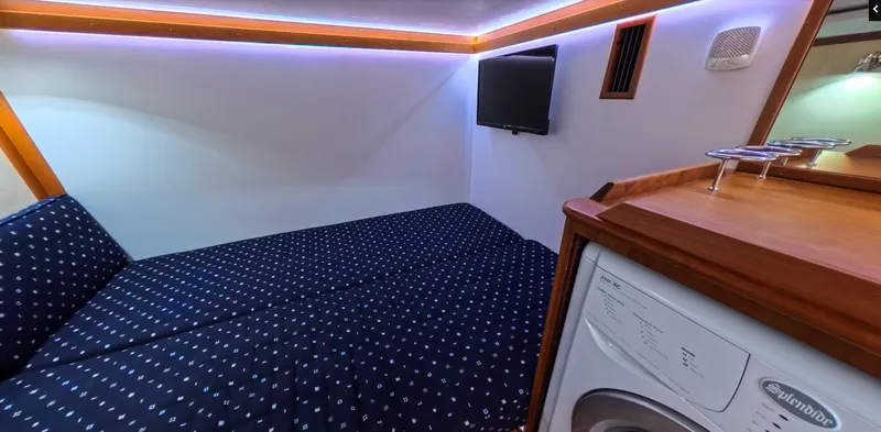 Slide: The Image of Crew quarters - 77