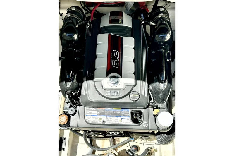 Slide: The Image of Engine of 2018 Sea Ray Sundancer 260, featuring a 6.2L V8, 350 horsepower. - 12