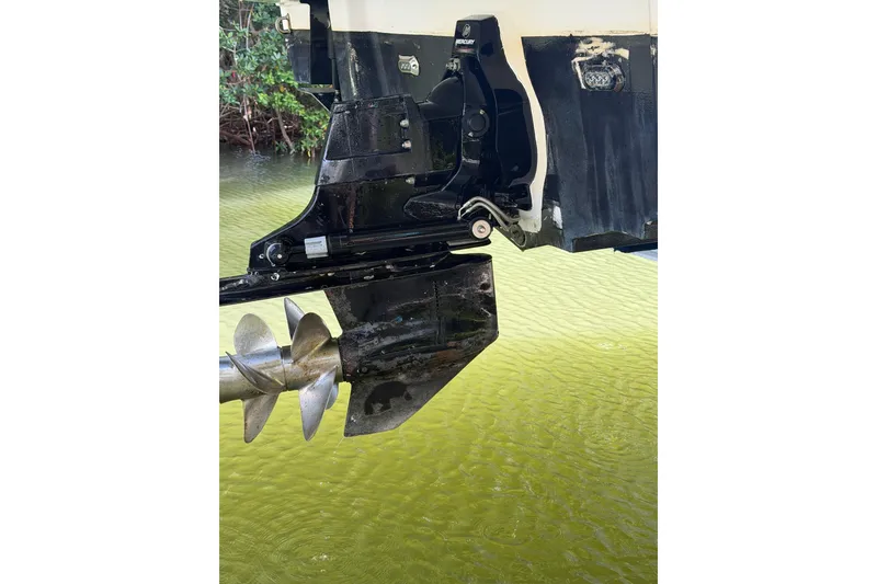 Slide: The Image of Close-up of a 2018 Sea Ray Sundancer 260 boat propeller in water. - 17