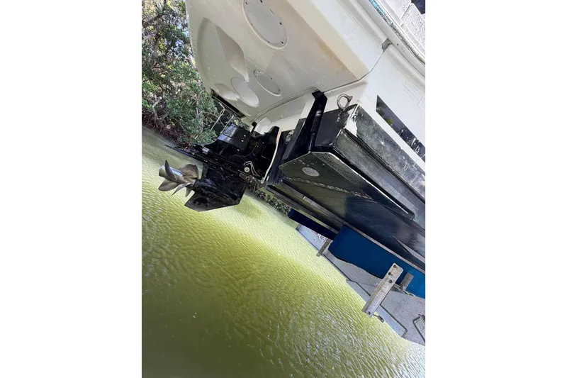Slide: The Image of 2018 Sea Ray Sundancer 260 boat propeller and stern view in water. - 19