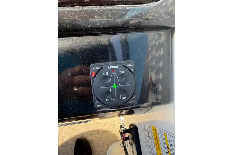 Slide: The Image of Control panel on a 2018 Sea Ray Sundancer 260 boat dashboard. - 22