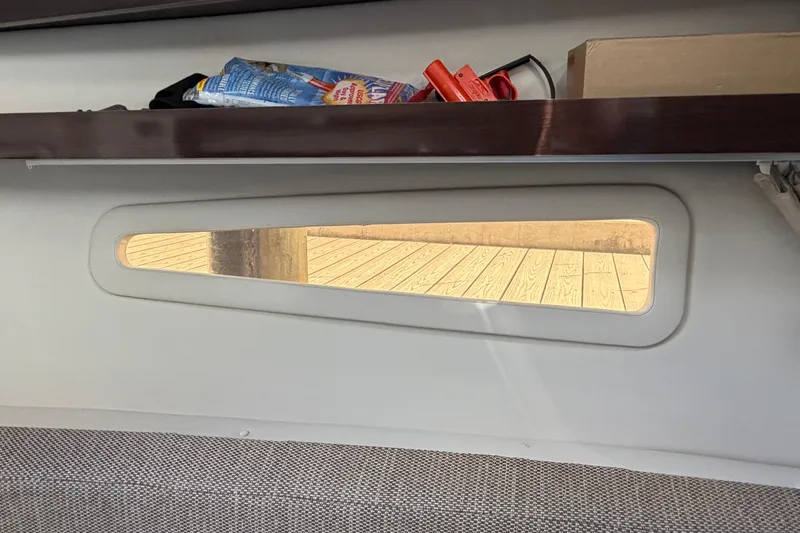 Slide: The Image of Interior view of 2018 Sea Ray Sundancer 260 with shelf and window. - 26
