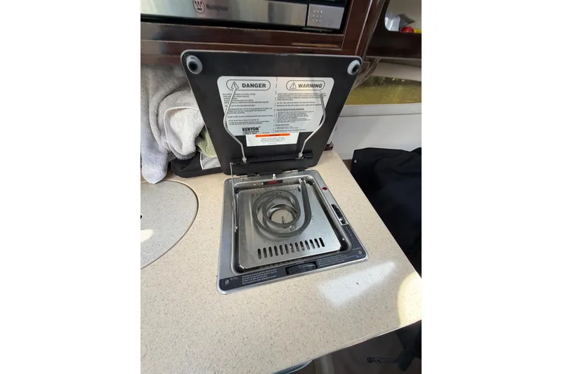 Slide: The Image of Built-in stove on 2018 Sea Ray Sundancer 260 yacht kitchen countertop. - 28