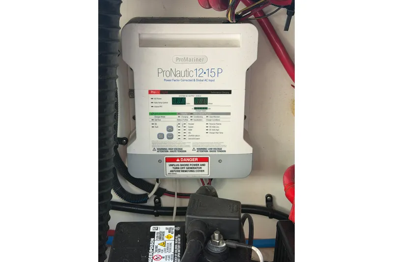 Slide: The Image of ProNautic 12-15P marine battery charger in 2018 Sea Ray Sundancer 260 boat. - 42
