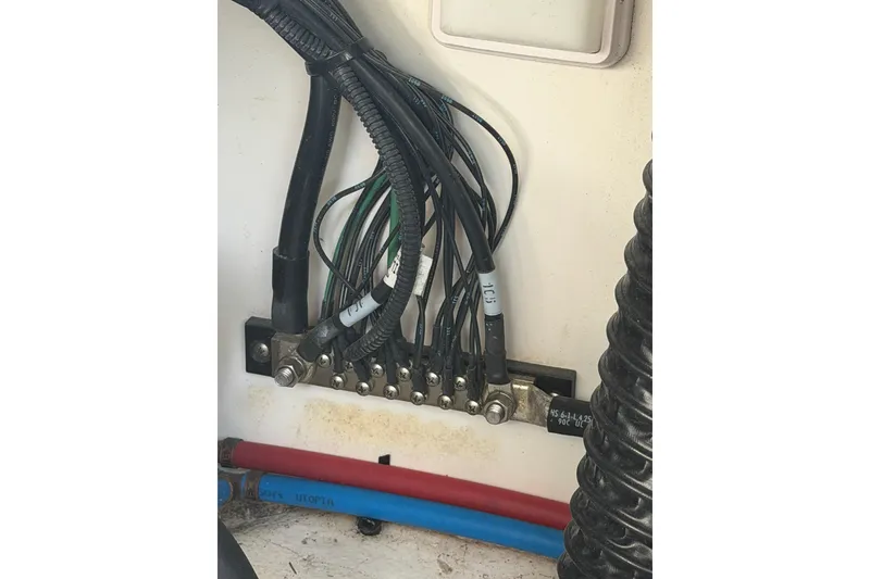 Slide: The Image of Wiring and cables inside a 2018 Sea Ray Sundancer 260 boat. - 43