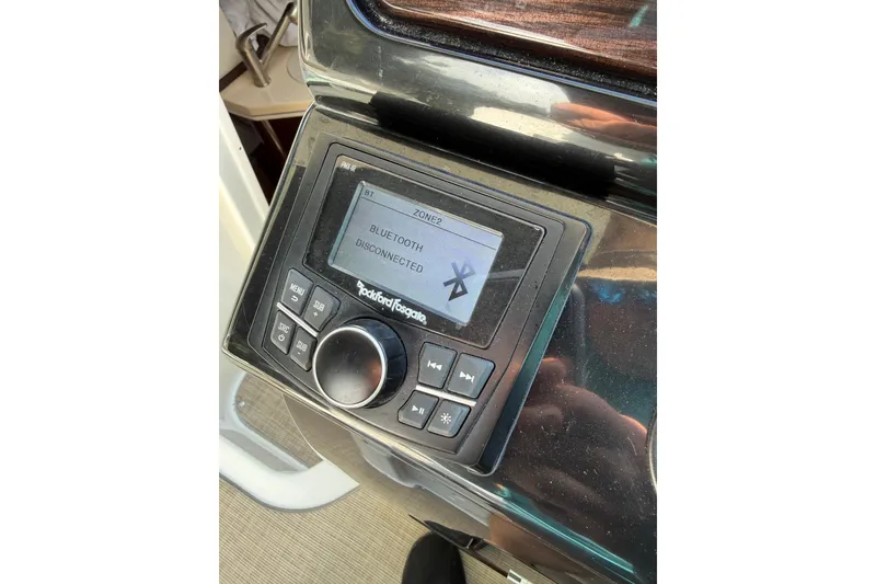 Slide: The Image of Rockford Fosgate audio system on 2018 Sea Ray Sundancer 260, displaying Bluetooth disconnected. - 51