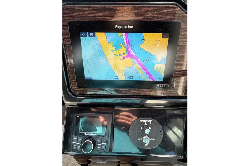 Slide: The Image of Dashboard of a 2018 Sea Ray Sundancer 260 with Raymarine navigation display. - 55