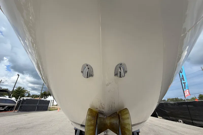 Slide: The Image of 2018 Sea Ray Sundancer 260 boat hull, close-up view, parked outdoors. - 12