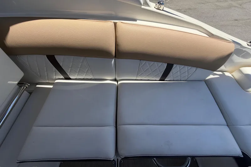 Slide: The Image of Sea Ray Sundancer 260 2018 - 82