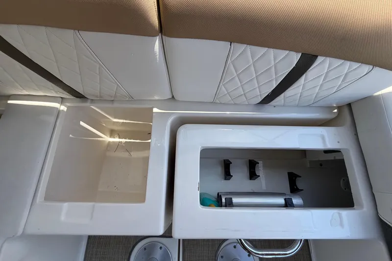 Slide: The Image of Sea Ray Sundancer 260 2018 - 83