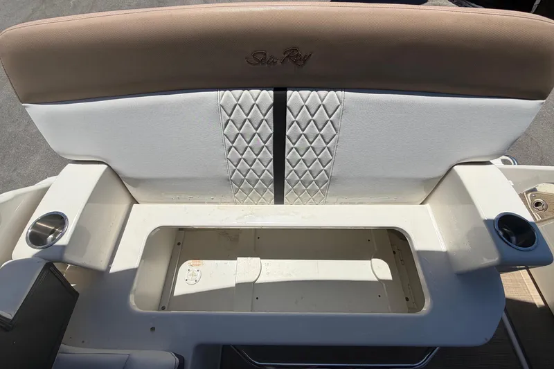 Slide: The Image of Sea Ray Sundancer 260 2018 - 85