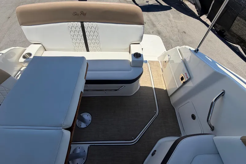 Slide: The Image of Sea Ray Sundancer 260 2018 - 86