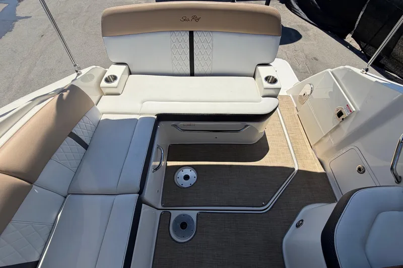 Slide: The Image of Sea Ray Sundancer 260 2018 - 87