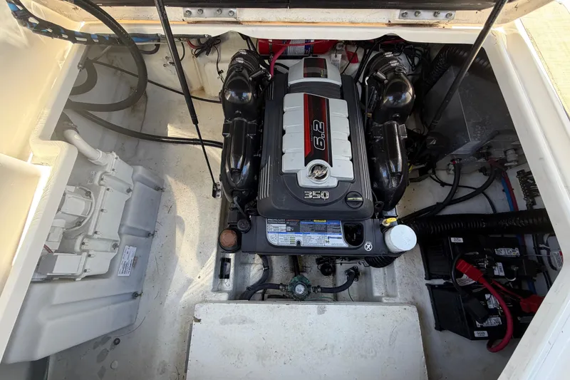Slide: The Image of Engine compartment of a 2018 Sea Ray Sundancer 260 boat, featuring a 6.2L engine. - 89