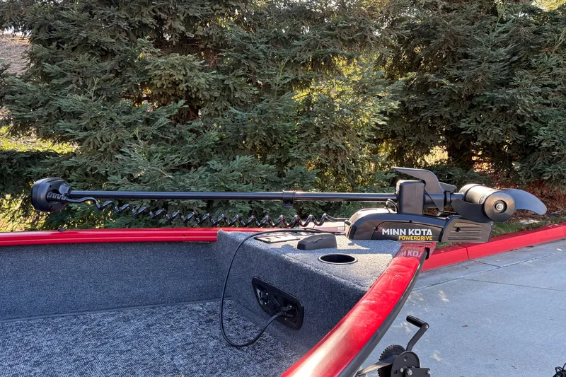 Slide: The Image of 2026 Tracker Pro Guide V-175 WT boat with Minn Kota PowerDrive trolling motor. - 14