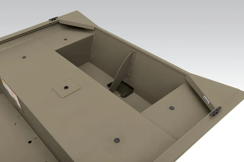 Slide: The Image of Tracker Grizzly 1860 Utility 2026 - 22