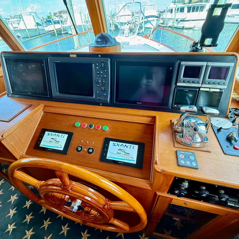 Slide: The Image of Helm of Grand Banks 52 Europa yacht, 1999 model. - 18