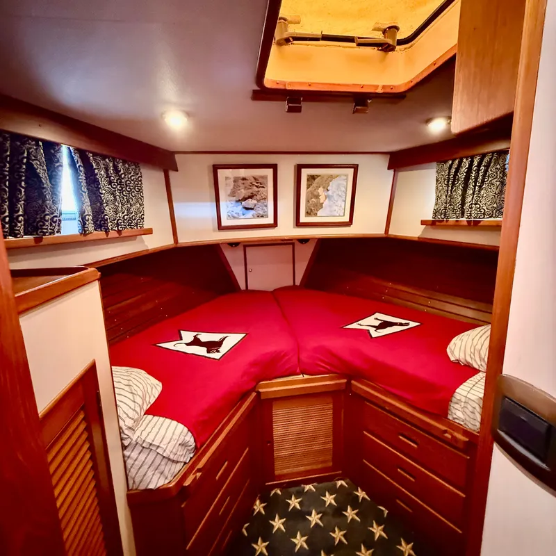 Slide: The Image of Interior of 1999 Grand Banks 52 Europa yacht cabin. - 26