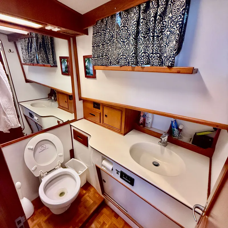 Slide: The Image of Bathroom on 1999 Grand Banks 52 Europa yacht. - 29