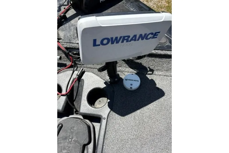 Slide: The Image of Lowrance fish finder and Minn Kota accessory on 2023 Tracker Pro Team 175 TXW boat. - 4