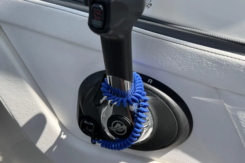 Slide: The Image of Throttle control of a 2015 Sea Ray 19 SPX boat with blue safety cord. - 25