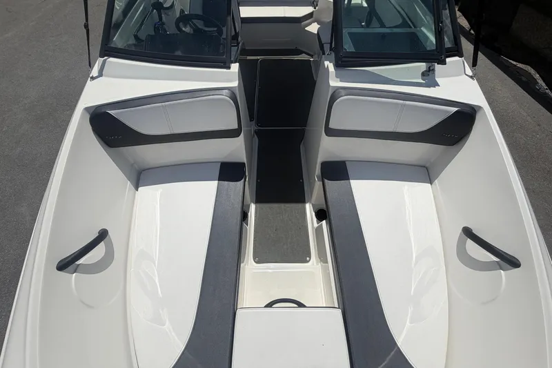 Slide: The Image of Interior view of a 2015 Sea Ray 19 SPX boat. - 36