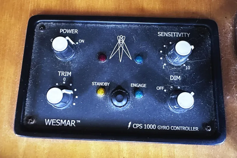 Slide: The Image of WESMAR CPS 1000 Gyro Controller on 2004 McKinna 57 PHMY Widebody yacht. - 53