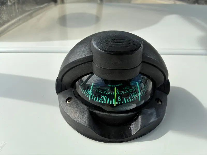 Slide: The Image of Compass on a 2007 Sailfish 2660 boat. - 27