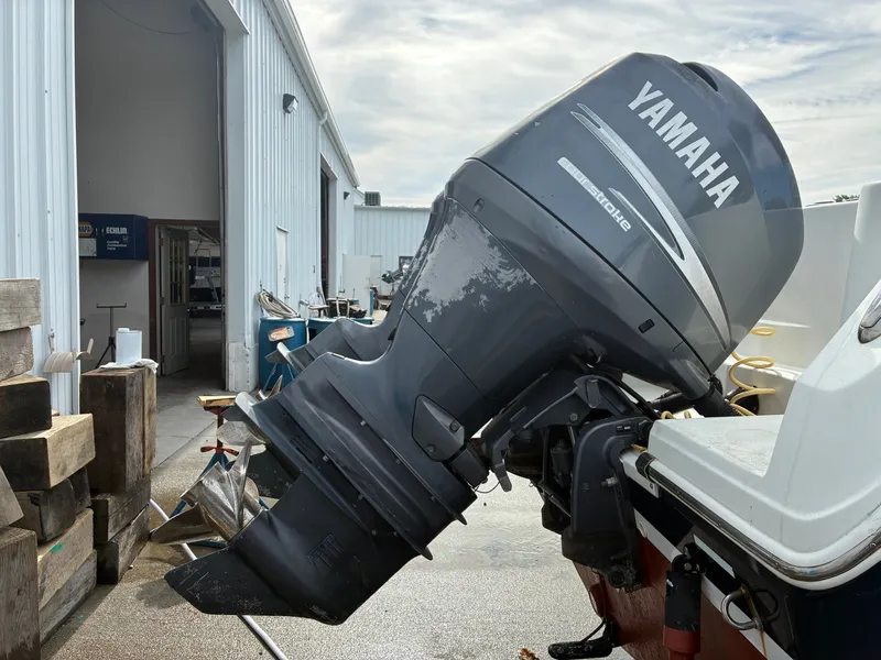 Slide: The Image of Yamaha outboard motor on a 2007 Sailfish 2660 boat. - 6