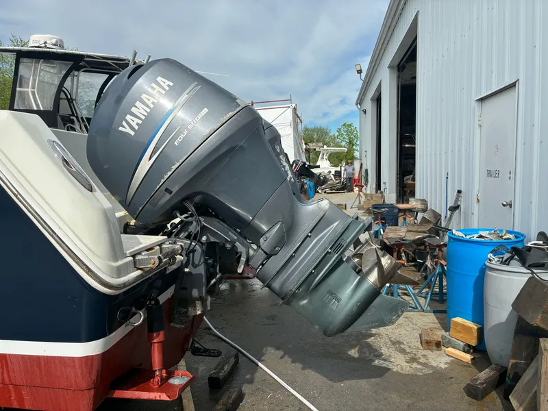 Slide: The Image of Yamaha outboard motor on a 2007 Sailfish 2660 boat. - 7