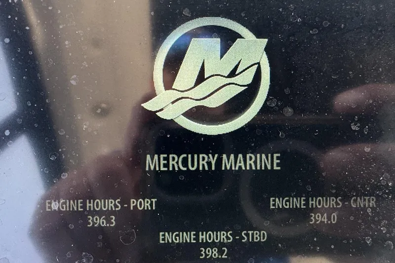 Slide: The Image of Mercury Marine engine hours display on 2016 Sea Ray L590 Fly yacht. - 7