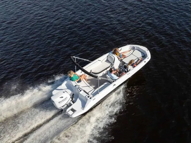 The Image of Stingray 19 SC boat 2027 on water with passengers. - 1