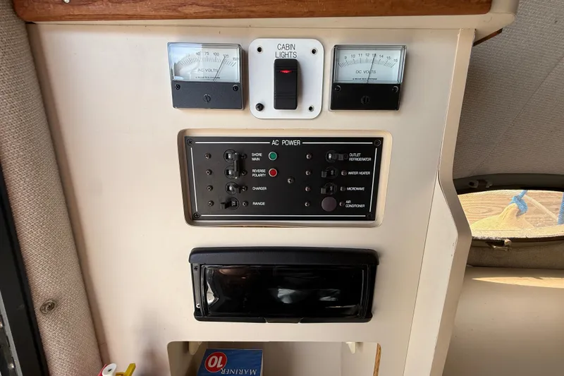 Slide: The Image of 1998 Four Winns 258 Vista control panel with AC power switches and voltage meters. - 31